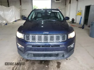 2018 Jeep Compass Latitude z VIN 3C4NJCBB6JT265612, wystawiony jako Copart lot #56628905 z przebiegiem 108 592 mil mil oraz Szkoda całkowita • Salvage title. Historia ofert i sprzedaży dostępna na DreamBid. Obrazek 5.