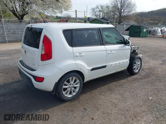 2013 Kia Soul with VIN KNDJT2A52D7762552, listed as a IAAI auction lot 42001216 with 131,944 mi miles. Bid and sale history available at carsss.com. Image 4.