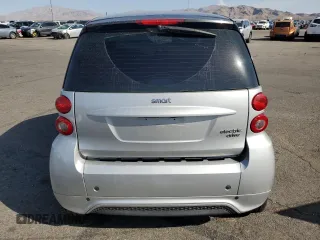 2014 Smart fortwo Passion z VIN WMEEJ9AA4EK787658, wystawiony jako Copart lot #63438465 z przebiegiem Nie podano mil oraz Czysty tytuł • Clean title. Historia ofert i sprzedaży dostępna na DreamBid. Obrazek 6.