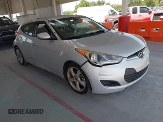 2016 Hyundai Veloster z VIN KMHTC6AD5GU262541, wystawiony jako IAAI lot #42285111 z przebiegiem 223 645 mil mil oraz . Historia ofert i sprzedaży dostępna na DreamBid. Obrazek 1.
