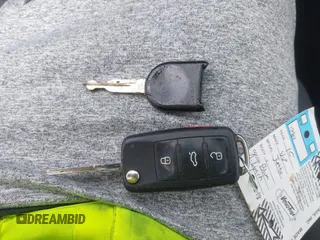 2015 Volkswagen Jetta SE с VIN 3VWD17AJ3FM231847, выставлен на аукционе IAAI как лот 42606494 с пробегом 195 730 миль миль и . История ставок и продаж доступна на DreamBid. Изображение 11.