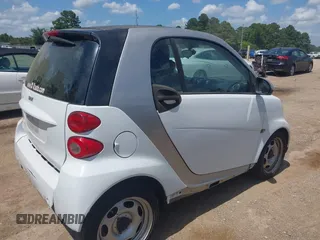 2013 Smart fortwo Pure с VIN WMEEJ3BA4DK659771, выставлен на аукционе IAAI как лот 42706902 с пробегом 83 675 миль миль и . История ставок и продаж доступна на DreamBid. Изображение 4.