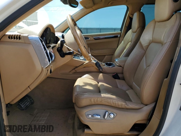 2011 Porsche Cayenne с VIN WP1AA2A27BLA08223, выставлен на аукционе Copart как лот 54278085 с пробегом 270 547 миль миль и На запчасти • Non repairable. История ставок и продаж доступна на DreamBid. Изображение 7.
