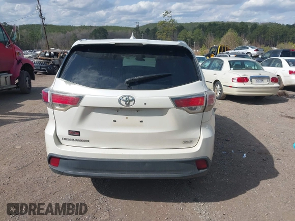 2014 Toyota Highlander XLE z VIN 5TDKKRFH7ES028046, wystawiony jako IAAI lot #41792653 z przebiegiem Nie podano mil oraz . Historia ofert i sprzedaży dostępna na DreamBid. Obrazek 16.