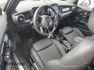 2024 MINI Convertible Cooper S z VIN WMW43DL02R3S01743, wystawiony jako Copart lot #70023744 z przebiegiem 6 847 mil mil oraz Szkoda całkowita • Salvage title. Historia ofert i sprzedaży dostępna na DreamBid. Obrazek 8.