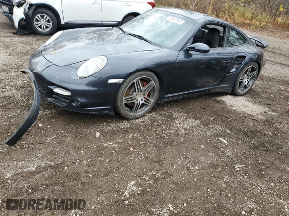 2007 Porsche 911 Turbo z VIN WP0AD29977S785458, wystawiony jako Copart lot #78957064 z przebiegiem 108 780 mil mil oraz Czysty tytuł • Clean title. Historia ofert i sprzedaży dostępna na DreamBid. Obrazek 1.