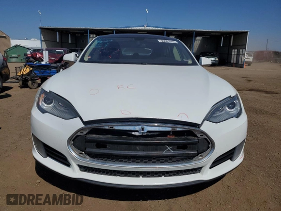 2013 Tesla Model S z VIN 5YJSA1DN0DFP08094, wystawiony jako Copart lot #60047045 z przebiegiem 137 434 mil mil oraz Szkoda całkowita • Salvage title. Historia ofert i sprzedaży dostępna na DreamBid. Obrazek 5.