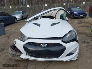 2014 Hyundai Genesis Coupe 3.8 Ultimate with VIN KMHHU6KJ3EU118037, listed as a IAAI auction lot 41898372 with 1 mi miles. Bid and sale history available at carsss.com. Image 11.