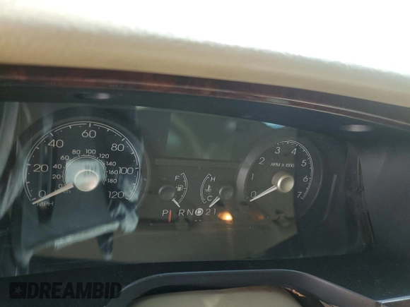 2006 Lincoln Town Car Signature z VIN 1LNHM81W26Y600713, wystawiony jako Copart lot #56341385 z przebiegiem Nie podano mil oraz Szkoda całkowita • Salvage title. Historia ofert i sprzedaży dostępna na DreamBid. Obrazek 9.