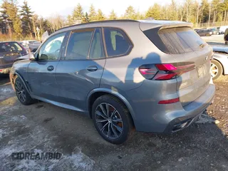 2024 BMW X5 xDrive40i z VIN 5UX23EU06R9T45953, wystawiony jako IAAI lot #41338362 z przebiegiem 33 943 mil mil oraz . Historia ofert i sprzedaży dostępna na DreamBid. Obrazek 3.