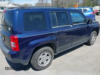 2014 Jeep Patriot Altitude z VIN 1C4NJPBA0ED585356, wystawiony jako IAAI lot #41601154 z przebiegiem 169 333 mil mil oraz . Historia ofert i sprzedaży dostępna na DreamBid. Obrazek 4.