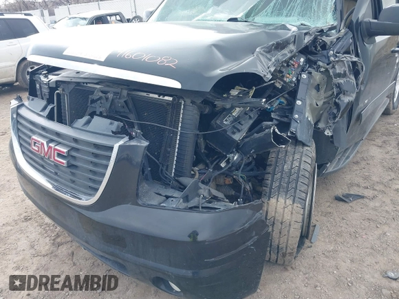 2011 GMC Yukon SLT with VIN 1GKS2CE02BR365229, listed as a IAAI auction lot 41601082 with 203,739 mi miles. Bid and sale history available at carsss.com. Image 6.