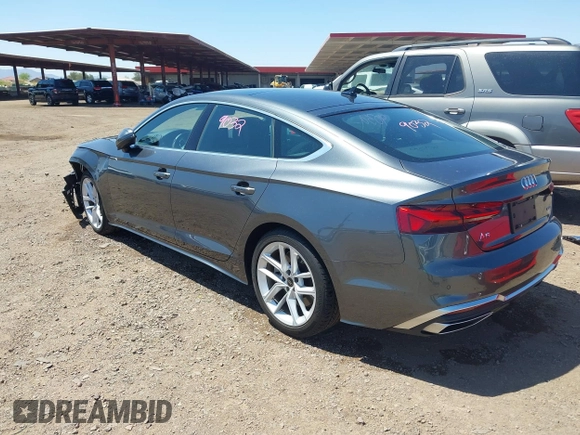 2024 Audi A5 Sportback S line Premium Plus z VIN WAUFACF50RA024105, wystawiony jako IAAI lot #42014640 z przebiegiem 40 871 mil mil oraz . Historia ofert i sprzedaży dostępna na DreamBid. Obrazek 3.