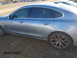 2017 Volvo S90 Momentum with VIN YV1A22MK0H1014633, listed as a IAAI auction lot 41266677 with 46,470 mi miles. Bid and sale history available at carsss.com. Image 15.