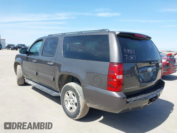 2010 Chevrolet Suburban LS z VIN 1GNUKHE36AR207087, wystawiony jako IAAI lot #41729820 z przebiegiem 266 177 mil mil oraz . Historia ofert i sprzedaży dostępna na DreamBid. Obrazek 3.