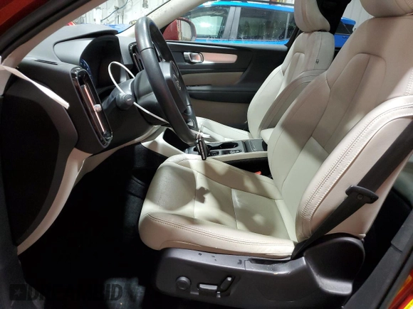2020 Volvo XC40 Momentum z VIN YV4162UK9L2276791, wystawiony jako Copart lot #87115964 z przebiegiem 43 704 mil mil oraz Szkoda całkowita • Salvage title. Historia ofert i sprzedaży dostępna na DreamBid. Obrazek 7.