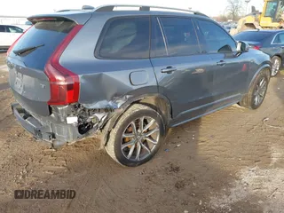2019 Volvo XC90 Momentum with VIN YV4102PK0K1419547, listed as a IAAI auction lot 41501474 with 39,227 mi miles. Bid and sale history available at carsss.com. Image 4.