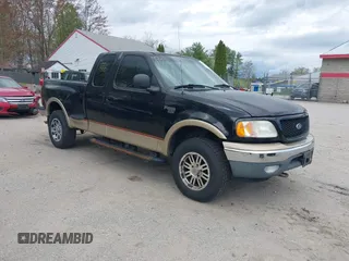 1999 Ford F-150 XL z VIN 2FTRX08L8XCA05595, wystawiony jako IAAI lot #42219555 z przebiegiem 213 636 mil mil oraz . Historia ofert i sprzedaży dostępna na DreamBid. Obrazek 1.