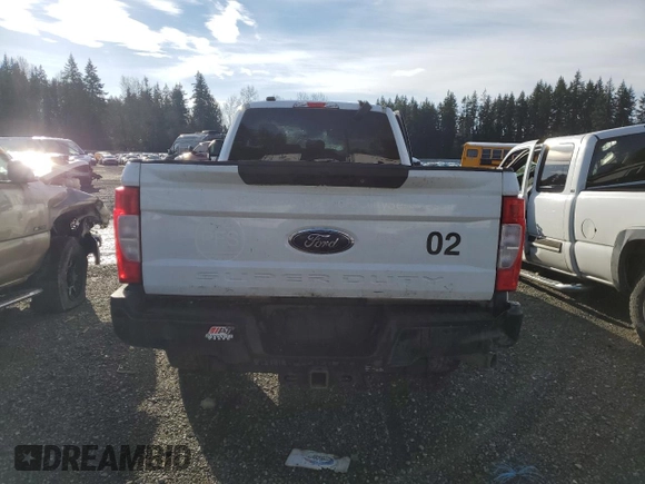 2020 Ford F-250 XL z VIN 1FT7X2B66LEE96811, wystawiony jako Copart lot #87681655 z przebiegiem 59 013 mil mil oraz Szkoda całkowita • Salvage title. Historia ofert i sprzedaży dostępna na DreamBid. Obrazek 6.