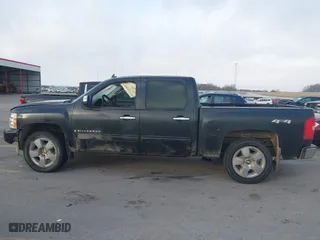 2009 Chevrolet Silverado 1500 LTZ with VIN 3GCEK33329G138137, listed as a IAAI auction lot 41145088 with 207,522 mi miles. Bid and sale history available at carsss.com. Image 15.
