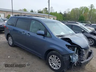 2015 Toyota Sienna XLE with VIN 5TDYK3DC9FS653421, listed as a IAAI auction lot 42031069 with 175,830 mi miles. Bid and sale history available at carsss.com. Image 1.