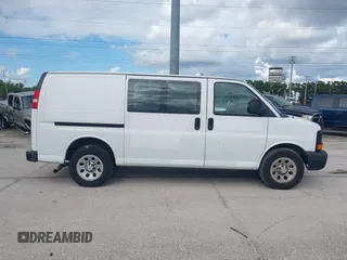2013 Chevrolet Express Cargo z VIN 1GCSGAFX1D1178983, wystawiony jako IAAI lot #42161794 z przebiegiem 203 985 mil mil oraz . Historia ofert i sprzedaży dostępna na DreamBid. Obrazek 13.