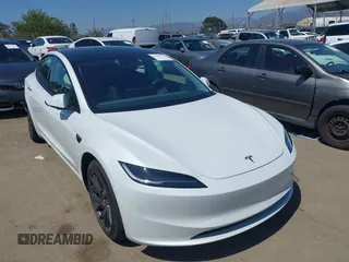 2025 Tesla Model 3 Long Range с VIN 5YJ3E1EAXSF885110, выставлен на аукционе IAAI как лот 42400734 с пробегом 4 276 миль миль и . История ставок и продаж доступна на DreamBid. Изображение 1.