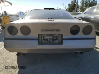 1988 Chevrolet Corvette z VIN 1G1YY2182J5103560, wystawiony jako Copart lot #44811925 z przebiegiem 99 645 mil mil oraz Czysty tytuł • Clean title. Historia ofert i sprzedaży dostępna na DreamBid. Obrazek 6.
