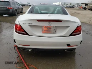 2019 Mercedes-Benz SLC 300 z VIN WDDPK3JA2KF162719, wystawiony jako Copart lot #42659493 z przebiegiem 25 450 mil mil oraz . Historia ofert i sprzedaży dostępna na DreamBid. Obrazek 6.