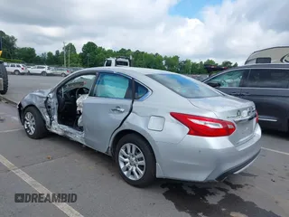 2017 Nissan Altima SV z VIN 1N4AL3AP1HC476475, wystawiony jako IAAI lot #39312828 z przebiegiem 59 498 mil mil oraz . Historia ofert i sprzedaży dostępna na DreamBid. Obrazek 3.