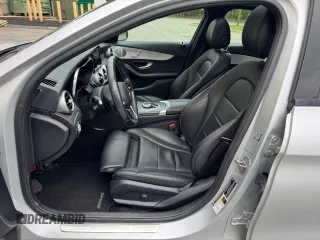 2019 Mercedes-Benz C 300 z VIN 55SWF8EB5KU289008, wystawiony jako Copart lot #58095705 z przebiegiem 42 598 mil mil oraz Czysty tytuł • Clean title. Historia ofert i sprzedaży dostępna na DreamBid. Obrazek 12.