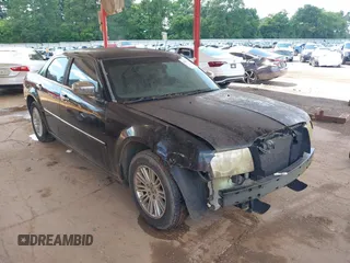 2010 Chrysler 300 Touring z VIN 2C3CA5CV1AH235877, wystawiony jako IAAI lot #42455660 z przebiegiem 180 127 mil mil oraz . Historia ofert i sprzedaży dostępna na DreamBid. Obrazek 1.