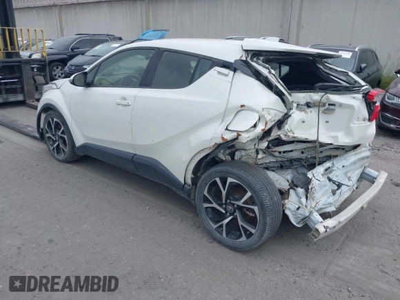 2019 Toyota C-HR XLE z VIN JTNKHMBX3K1029701, wystawiony jako IAAI lot #42023964 z przebiegiem 83 055 mil mil oraz . Historia ofert i sprzedaży dostępna na DreamBid. Obrazek 3.