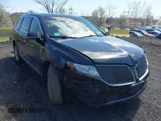 2016 Lincoln MKT z VIN 2LMHJ5NK7GBL00747, wystawiony jako IAAI lot #41971722 z przebiegiem 212 415 mil mil oraz . Historia ofert i sprzedaży dostępna na DreamBid. Obrazek 1.