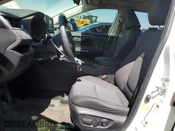 2019 Toyota RAV4 XLE with VIN JTMP1RFVXKD021338, listed as a Copart auction lot 52578515 with 41,327 mi miles and Salvage Title. Bid and sale history available at DreamBid. Image 7.
