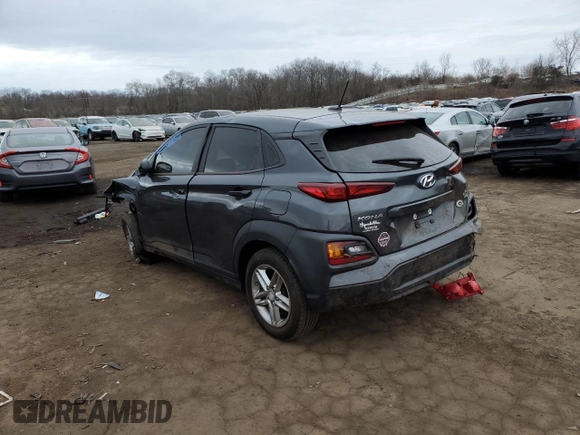 2020 Hyundai Kona SE with VIN KM8K12AAXLU467704, listed as a Copart auction lot 46981715 with 0 mi miles and Salvage Title. Bid and sale history available at carsss.com. Image 2.