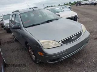 2005 Ford Focus SE with VIN 1FAHP36N65W304897, listed as a IAAI auction lot 40495173 with Not Provided miles and . Bid and sale history available at carsss.com. Image 1.