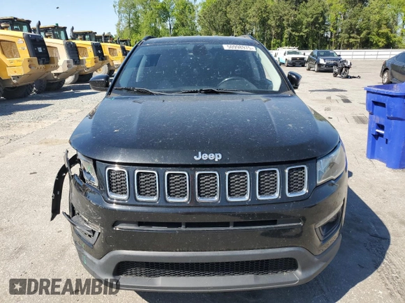 2018 Jeep Compass Latitude with VIN 3C4NJDBB8JT417492, listed as a Copart auction lot 50998975 with 141,975 mi miles and Salvage title. Bid and sale history available at DreamBid. Image 5.