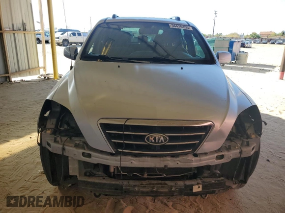 2008 Kia Sorento EX z VIN KNDJD736685770445, wystawiony jako Copart lot #56426455 z przebiegiem 196 911 mil mil oraz Szkoda całkowita • Salvage title. Historia ofert i sprzedaży dostępna na DreamBid. Obrazek 5.