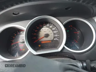 2007 Toyota Tacoma PreRunner z VIN 5TEJU62NX7Z338052, wystawiony jako IAAI lot #42204246 z przebiegiem 202 296 mil mil oraz . Historia ofert i sprzedaży dostępna na DreamBid. Obrazek 7.