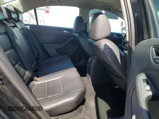 2014 Volkswagen Jetta SE z VIN 3VWD17AJ8EM424820, wystawiony jako Copart lot #63942515 z przebiegiem 180 530 mil mil oraz Czysty tytuł • Clean title. Historia ofert i sprzedaży dostępna na DreamBid. Obrazek 10.