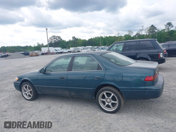 1997 Toyota Camry LE z VIN 4T1BG22K7VU005271, wystawiony jako IAAI lot #42098097 z przebiegiem Nie podano mil oraz . Historia ofert i sprzedaży dostępna na DreamBid. Obrazek 14.