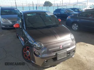 2018 FIAT 500e with VIN 3C3CFFGE7JT377434, listed as a IAAI auction lot 41670411 with 30,593 mi miles. Bid and sale history available at carsss.com. Image 1.