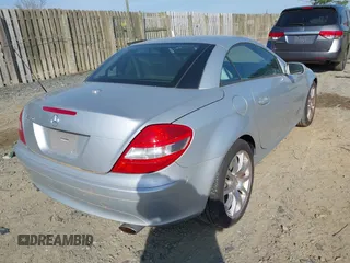 2007 Mercedes-Benz SLK 350 с VIN WDBWK56FX7F142388, выставлен на аукционе IAAI как лот 42076577 с пробегом 77 856 миль миль и . История ставок и продаж доступна на DreamBid. Изображение 4.