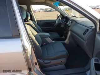 2007 Honda Pilot LX with VIN 5FNYF28197B018888, listed as a IAAI auction lot 41647146 with 176,767 mi miles. Bid and sale history available at carsss.com. Image 5.