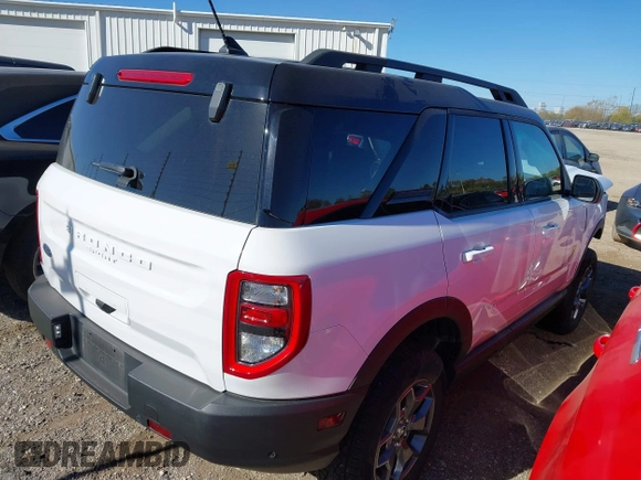 2023 Ford Bronco Sport Badlands z VIN 3FMCR9D93PRD33699, wystawiony jako IAAI lot #40632148 z przebiegiem 21 363 mil mil oraz . Historia ofert i sprzedaży dostępna na DreamBid. Obrazek 4.
