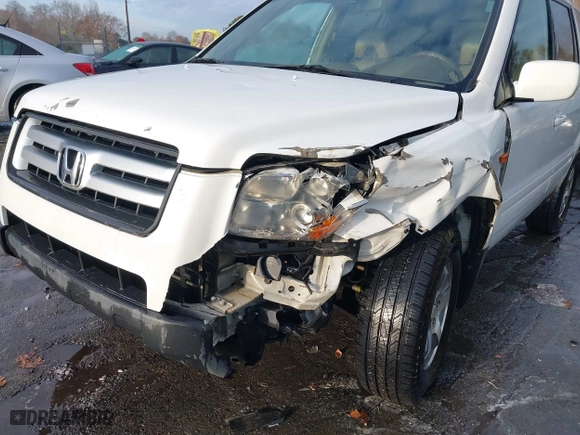 2007 Honda Pilot EX-L with VIN 5FNYF28527B015589, listed as a IAAI auction lot 41113153 with 352,772 mi miles. Bid and sale history available at carsss.com. Image 6.