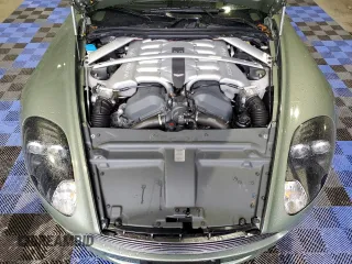 2005 Aston Martin DB9 z VIN SCFAD01A25GA00018, wystawiony jako Copart lot #84703534 z przebiegiem 19 831 mil mil oraz Tytuł czysty. Historia ofert i sprzedaży dostępna na DreamBid. Obrazek 11.