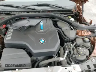 2022 BMW 3 Series 330e xDrive с VIN WBA5P9C05NFM75095, выставлен на аукционе Copart как лот 68733985 с пробегом 13 462 миль миль и Списание • Salvage title. История ставок и продаж доступна на DreamBid. Изображение 14.