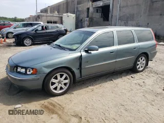 2004 Volvo V70 with VIN YV1SW61T442369211, listed as a Copart auction lot 69354244 with 245,721 mi miles and Clean Title. Bid and sale history available at carsss.com. Image 1.